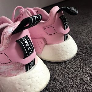 Adidas NMD R2 Size 7 Wonder Pink